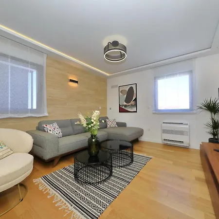 Penthouse Diem - Private Pool With Sea View 扎达尔