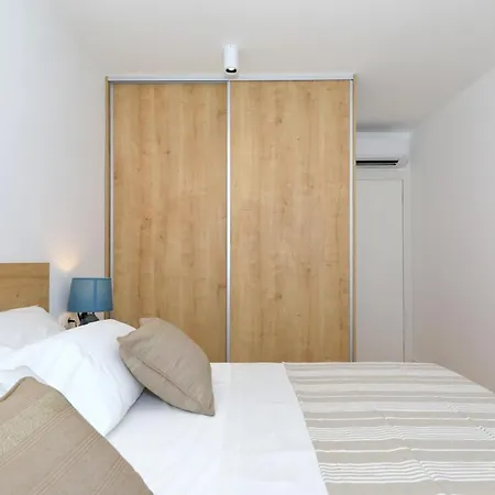 公寓 Penthouse Diem - Private Pool With Sea View 扎达尔