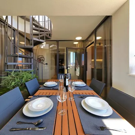 公寓 Penthouse Diem - Private Pool With Sea View 扎达尔